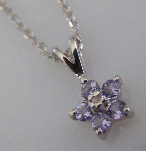 Tanzanite/diamond Pendant - 9 carat white gold