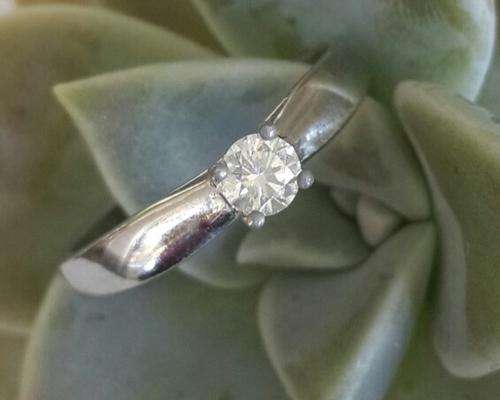 9 CARA WHITE GOLD SOLITAIRE DIAMOND RING - 0.18/20