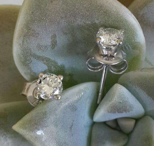 PAIR OF DIAMOND STUD EARRINGS - TDW 0.31 CARAT