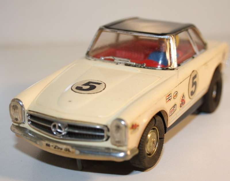 Vintage Scalextric Mercedes 250SL (made in Spain) REF. C-32