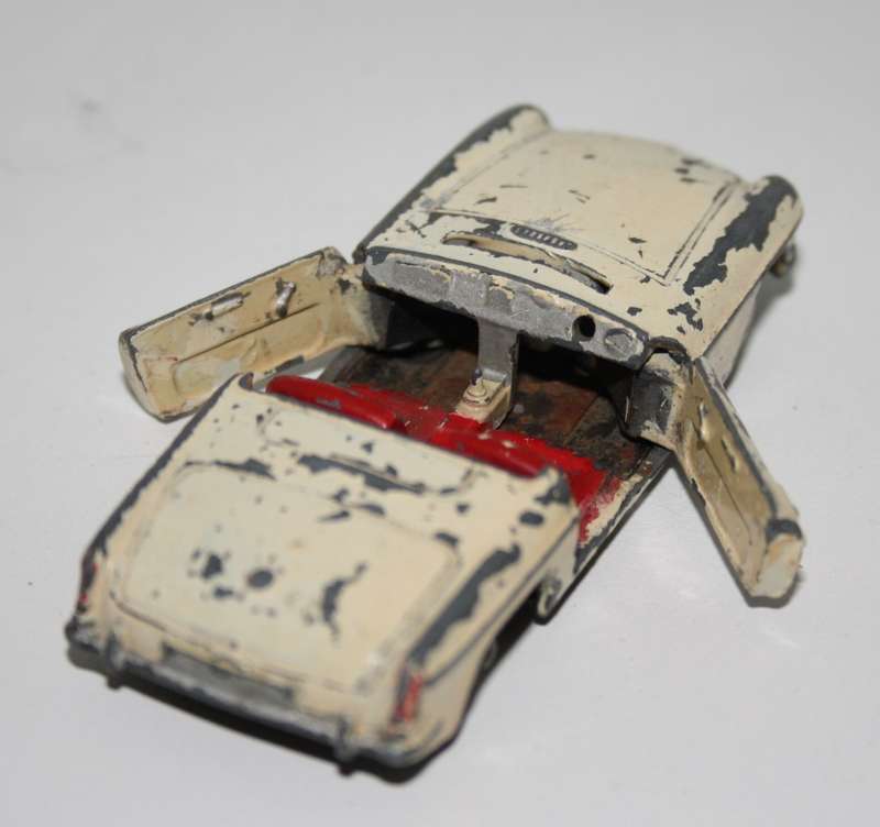 Original Vintage DINKY MG B 113