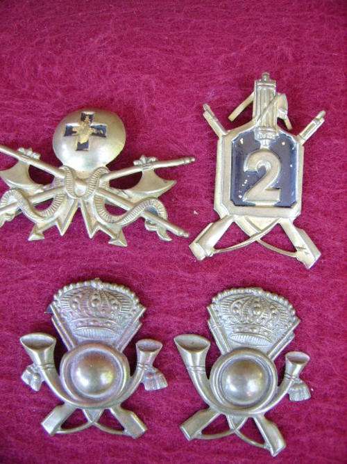 4 x ASSORTED WWII-ITALIAN-BRASS CAP BADGE'S-Crazy Wednesday Auction-R1.00 START.