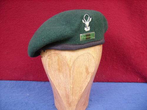 A SOUTH AFRICEN INFANTRY BERET-COMPLETE WITH BADGE & BALKY-LOW START.