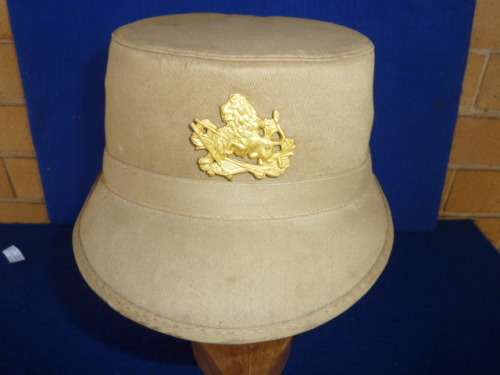 1) A RHODESIAN-BRITISH SOUTH AFRICAN POLICE-SHAKO-COMPLET WITH BADGE & CHIN STRAP-1950S-LOW START!