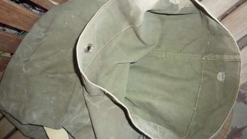8)A RHODESIAN ARMY- DUFFLE BAG-(BALSAK)-USED IN THE RHODESIAN BUSH WAR-LOW START!