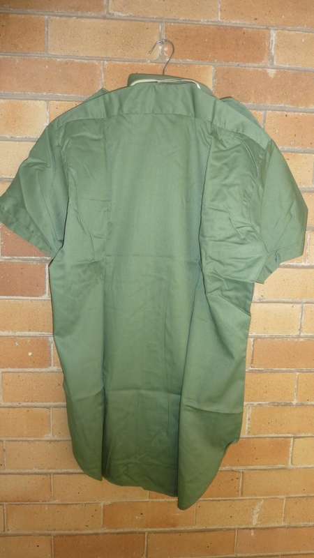 4B) 1970'S- RHODESIAN ARMY-OLIVE DRAPE-SHORT SLEEVE SHIRT-AS NEW-(STILL HAS CARDBOARD)-SIZE 41!