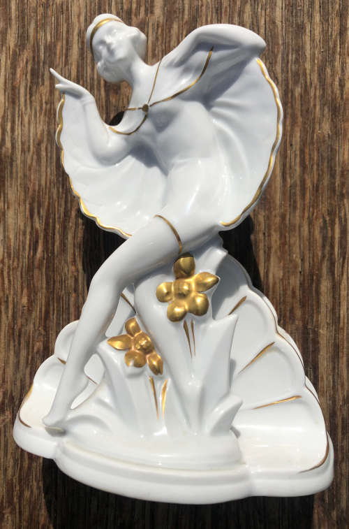 ART DECO SERVIETTE HOLDER OF DANCER SIGNED `GUNTHERSVELD`