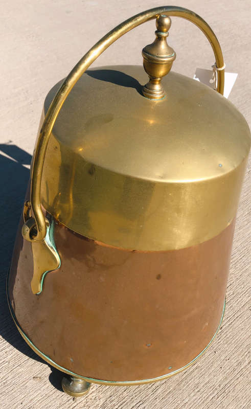 BUCKET OR `DOOFPOT` ANTIQUE COPPER AND BRASS KINDLING