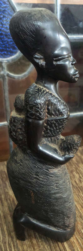 AFRICAN WOOD CARVING
