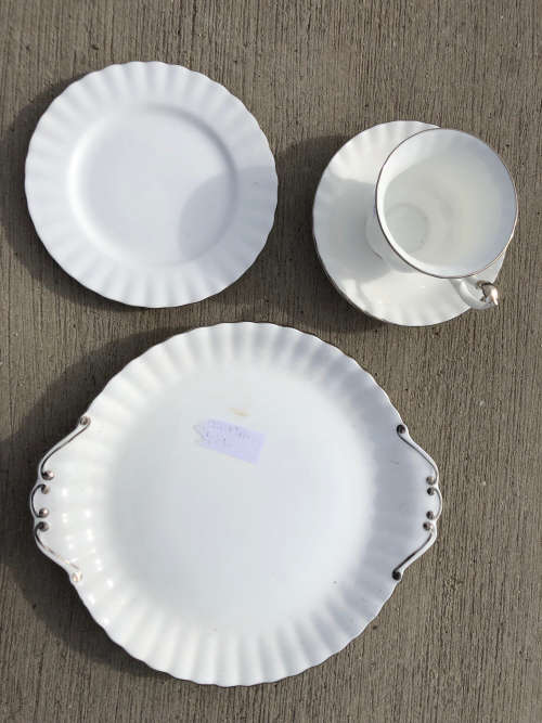 ROYAL ALBERT 34 PIECE PART TEA SET