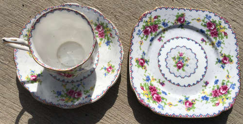 ROYAL ALBERT `PETIT POINT` 7 PIECE PART TEA SET
