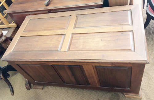 LARGE WOOD PANELED KIST