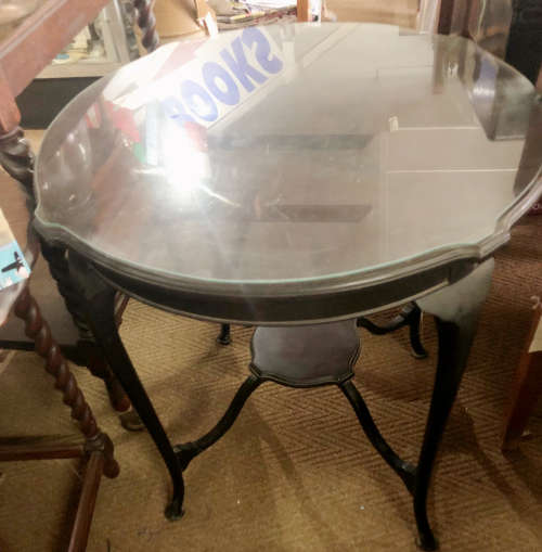 ANTIQUE MAHOGANY CIRCULAR LAMP TABLE