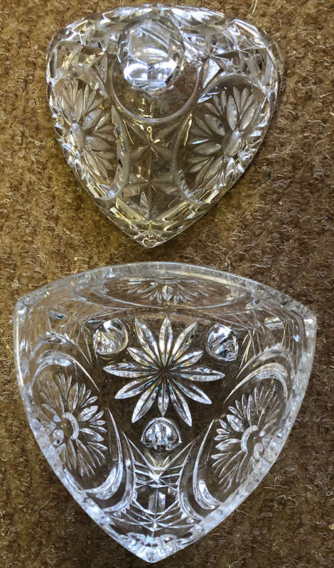 CRYSTAL TRIANGULAR LADY`S DRESSING TABLE JEWELRY BOX WITH LID