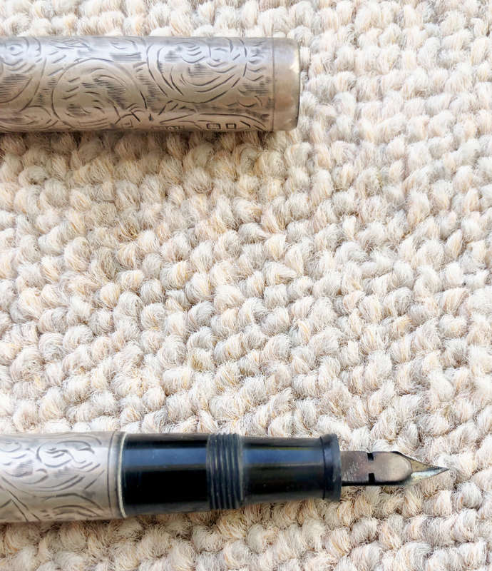 FOUNTAIN PEN SILVER HALLMARKED LONDON 1926 WITH 14K GOLD NIB