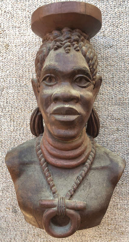 CARVING WOOD AFRICAN WOMAN