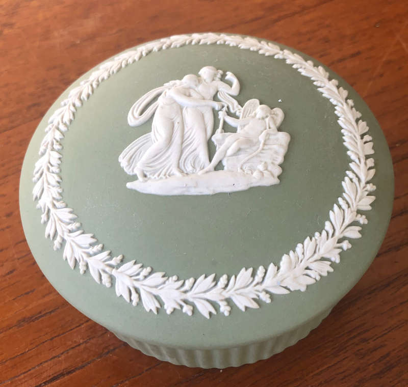 WEDGWOOD JASPERWARE SAGE GREEN CIRCULAR JEWELRY/TRINKET BOX