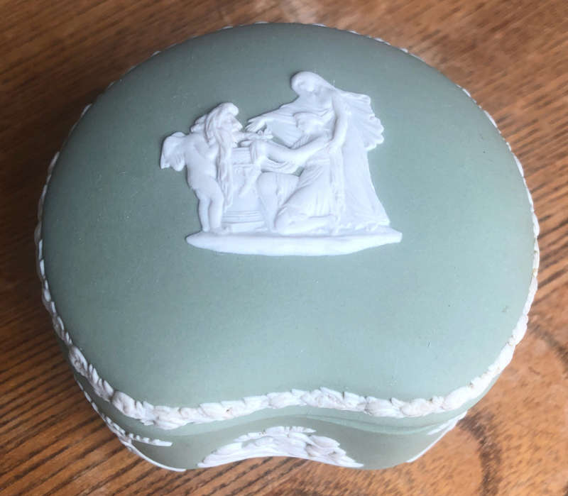 WEDGWOOD SAGE GREEN JASPERWARE JEWELRY/TRINKET BOX