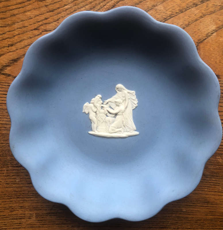 WEDGWOOD BLUE JASPERWARE SCALLOPED DISH