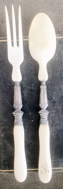 SERVERS SALAD COLONIAL SILVER AND BONE