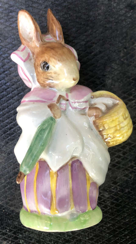 BESWICK MRS RABBIT UMBRELLA OUT GOLD STAMP BP2a
