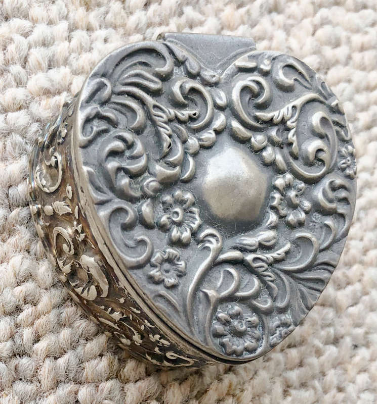 SILVER HEART SHAPED TRINKET BOX HALLMARKED 1904