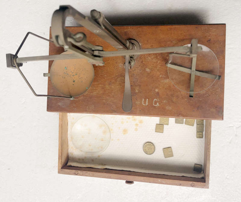 SCALE BEAM VINTAGE BRASS APOTHECARY EX UNION GOVERNMENT