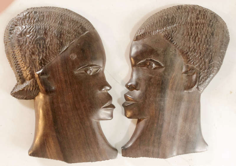 AFRICAN WOOD CARVING WALL MOUNTING OF YOUNG AFRICAN COUPLE