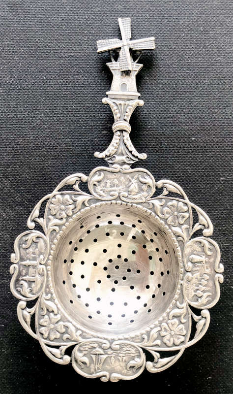 SILVER TEA STRAINER DUTCH 90