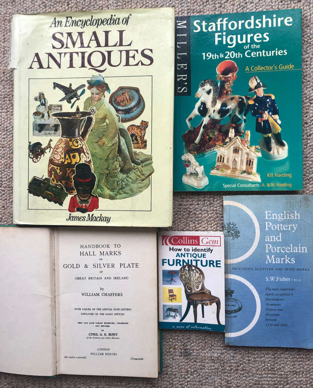 ANTIQUES AND COLLECTABLES COLLECTION OF 5 ANTIQUE REFERENCE BOOKS