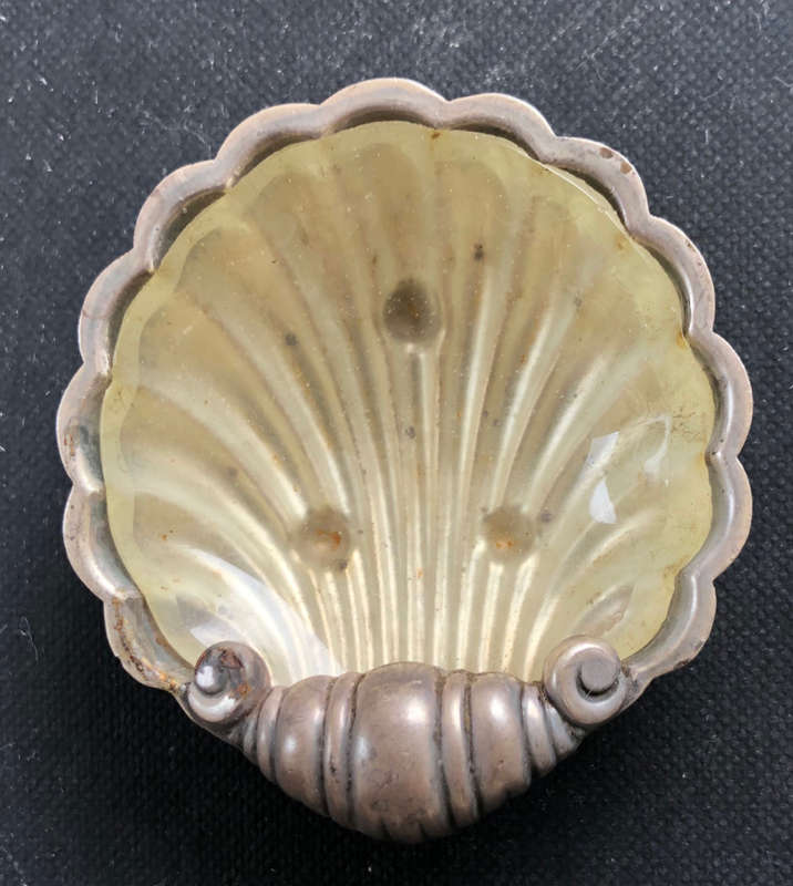 SILVER SALT OR PEPPER DISH HALLMARKED 1967