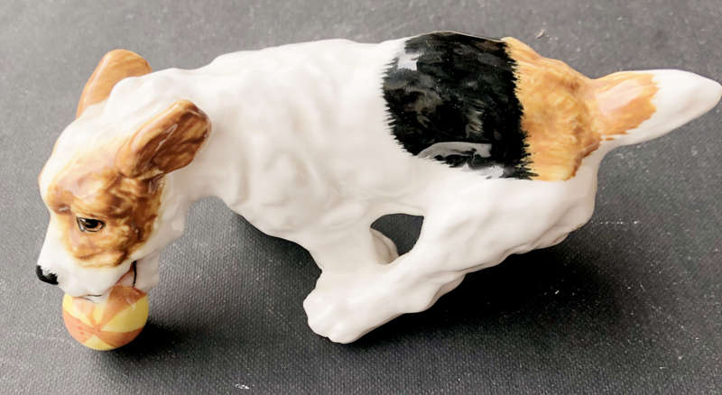 ROYAL DOULTON CHARACTER DOG WITH BALL HN1097
