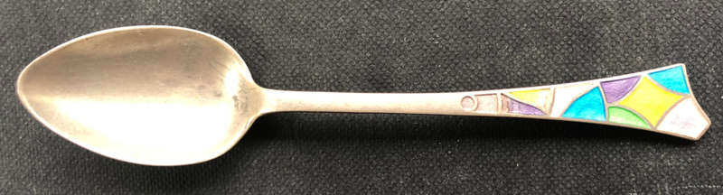 SILVER TEASPOON HALLMARKED 1931 ENAMEL DECORATION OF THE PERIOD