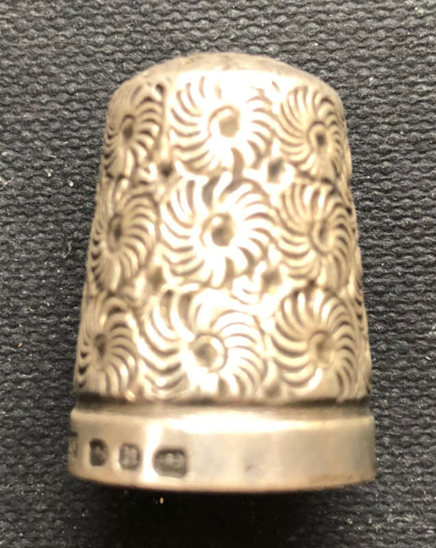 THIMBLE SILVER HALLMARKED 1887