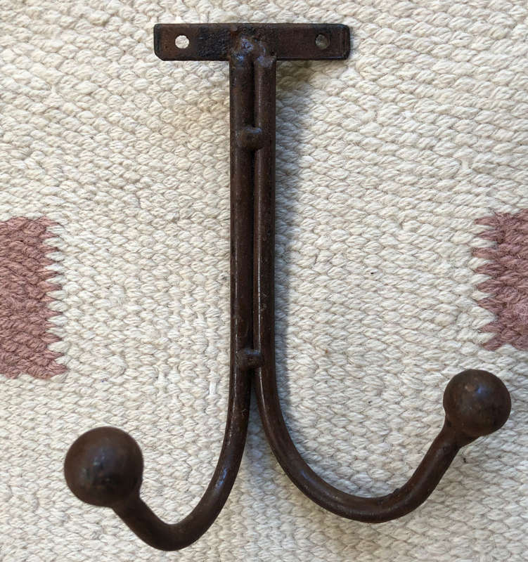 HOOK COAT DOUBLE CAST IRON
