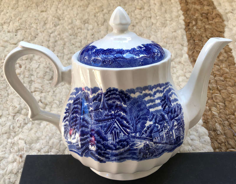 TEAPOT BLUE AND WHITE LARGE