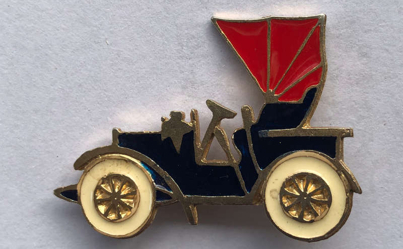 BROOCH VINTAGE CAR
