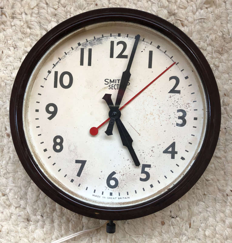 SMITH`S ELECTRIC STATION WALL CLOCK IN BAKELITE CASE