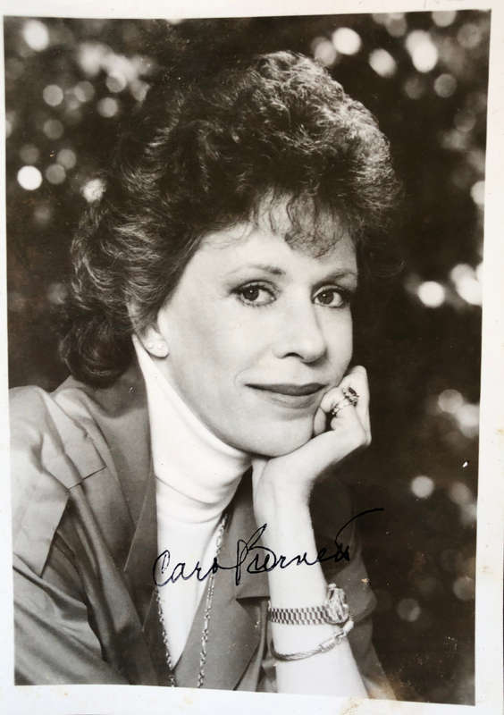AUTOGRAPH PHOTO OF CAROL BURNETT