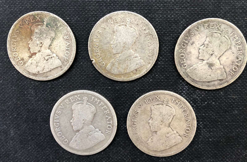 SILVER COIN COLLECTION OF FIVE UNION OF SOUTH AFRICA GEORGE V SHILLINGS FOUR 1932 AND ONE 1935