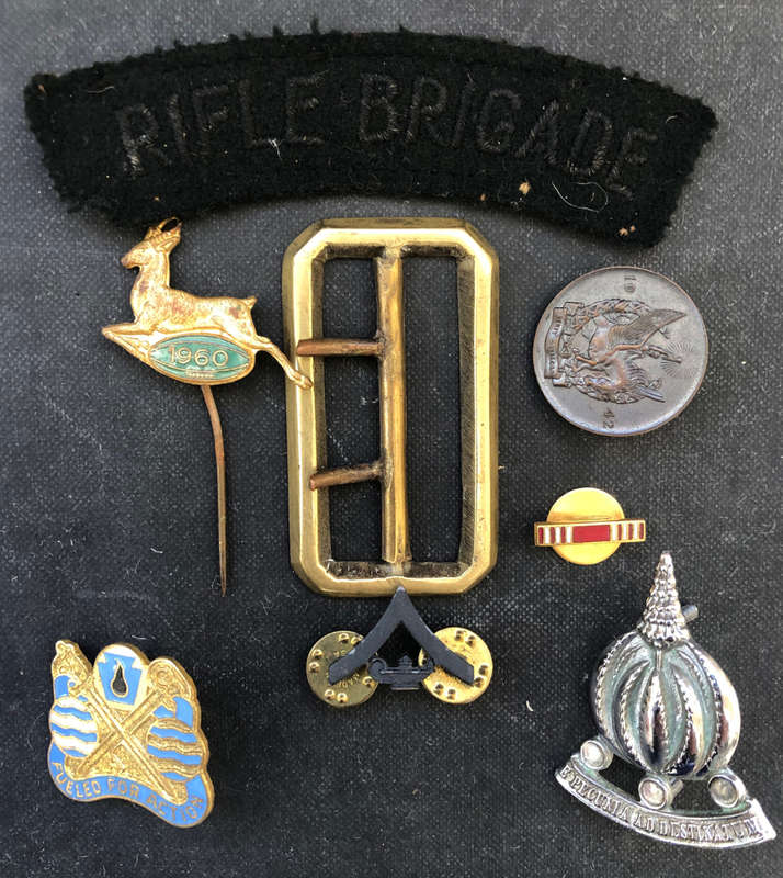 1942 SA LIBERTY CALVACADE BADGE, RIFLE BRIGADE PRINCE CONSORT'S OWN SHOULDER FLASH & 6 OTHER ITEMS