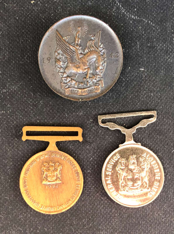 SADF MINIATURE MEDALS AND 1942 CALVACADE BRONZE BUTTONHOLE BADGE