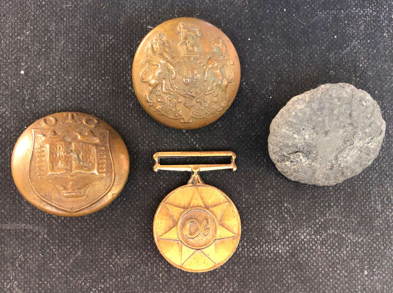SADF MINIATURE MEDAL, OXFORD UNIVERSITY OTC, DIEU ET MON DROIT & ONE OTHER BRASS MILITARY BUTTONS