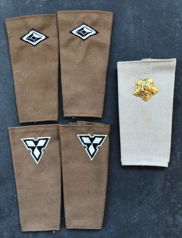 SADF MAJOR AND LIEUTENANTS SETS OF EPAULETTES AND ONE MAJORS EPAULETTE