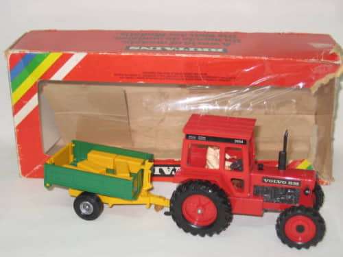Britains Volvo Tractor and Tipper Trailer no. 9586 - Scale 1/32 Mint and Boxed