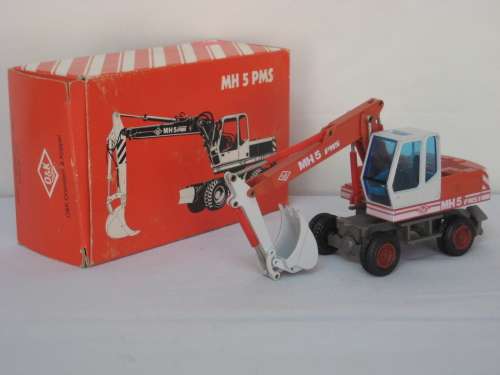 O & K MH 5 PMS   Excavator Tractor no 333 by NZG - Scale 1/50