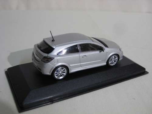 Minichamps Opel Astra GTC OPC 2006 - No. 400 045220
