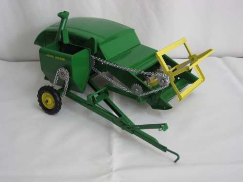 John Deere Harvester - With Auger Feed
