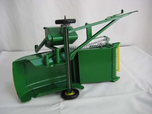 John Deere Harvester - With Auger Feed