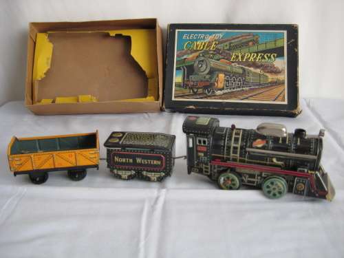 Tin Tinplate Electro Cable Toy Train + 2 Wagons